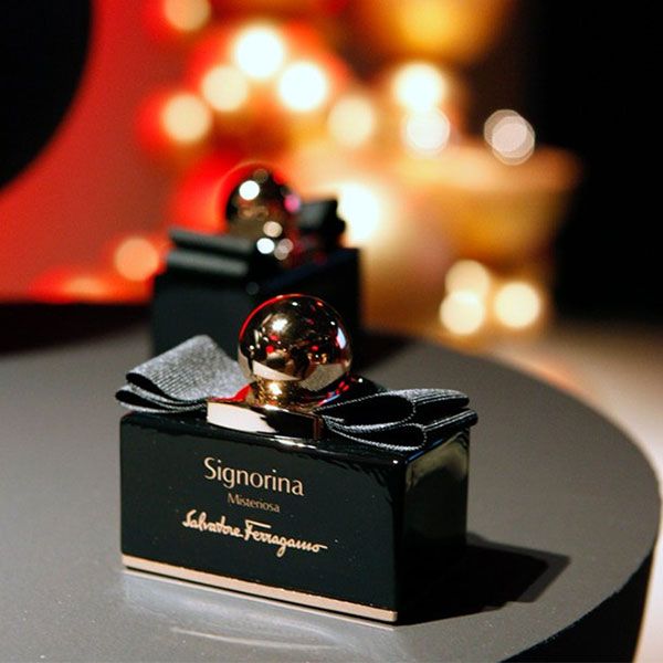 Thiết kế chai nước hoa Salvatore Ferragamo 5ml ma mị, huyền b&iacute;